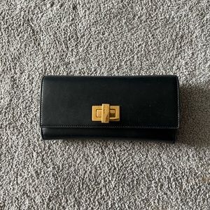 Fendi🖤 Twist-lock continental wallet